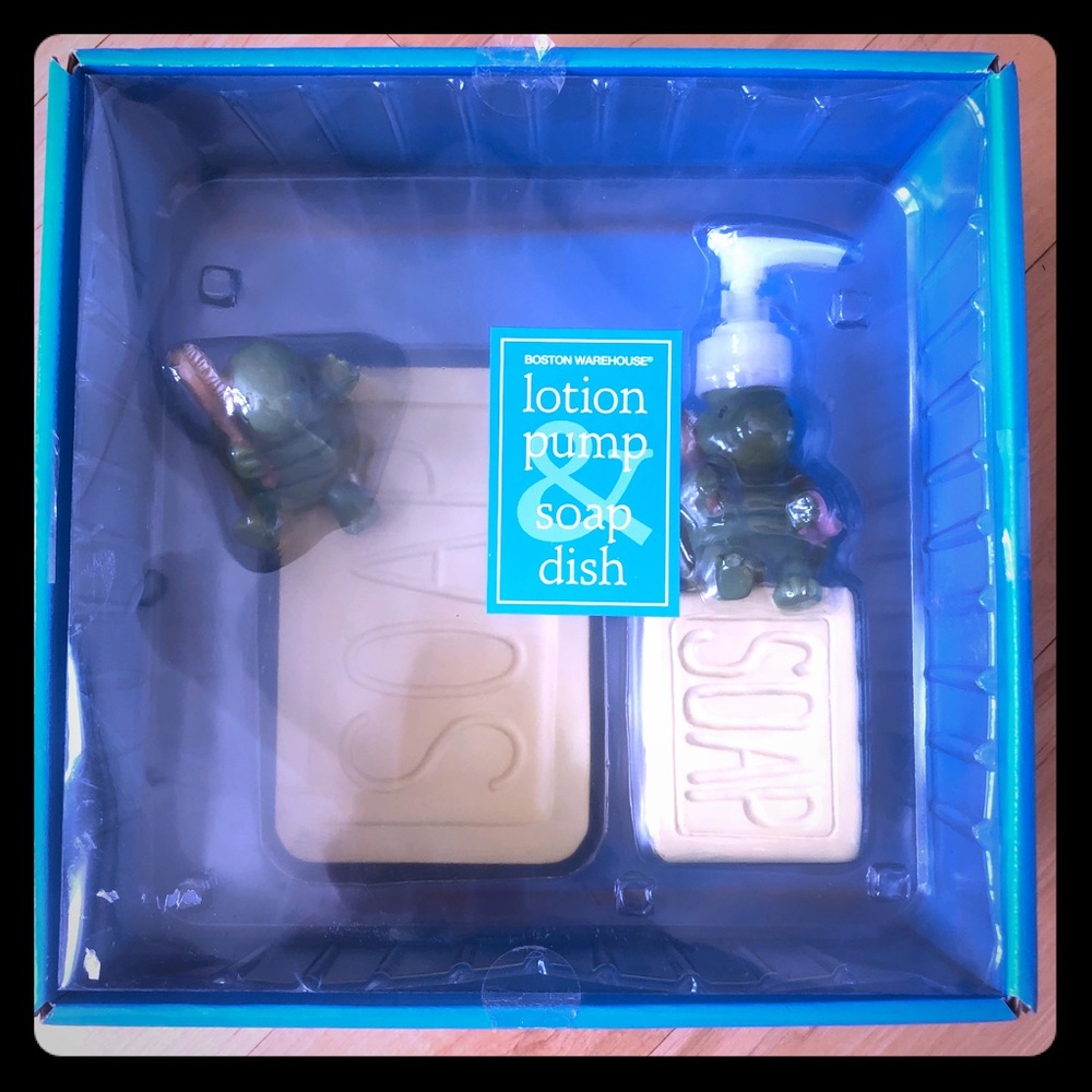New in box! Turtle lotion pump & soap dish